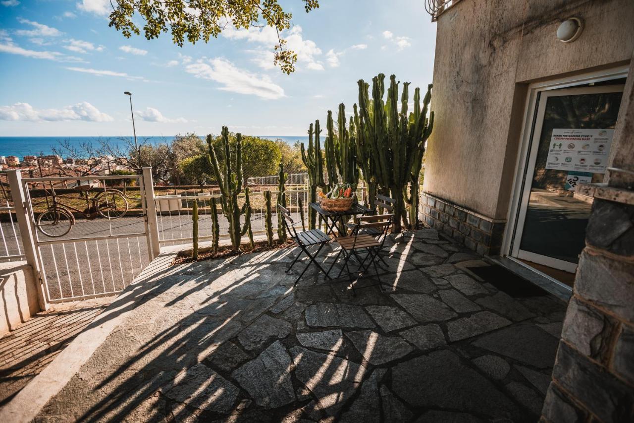 Agriturismo Rose Di Pietra Pietra Ligure Exteriör bild